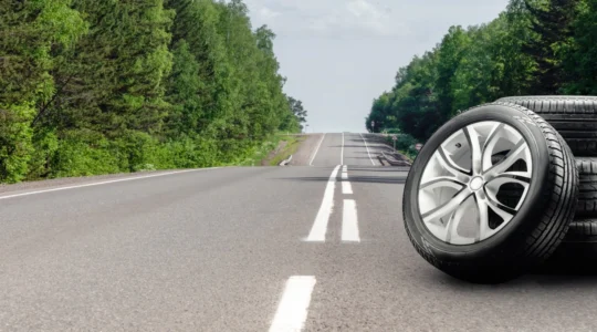 quelles-habitudes-de-conduite-abiment-le-plus-vite-les-pneus